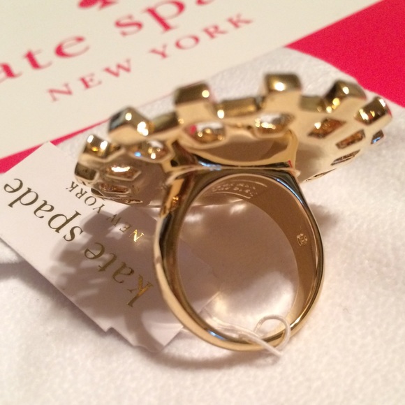 ♠️Looking Glass Ring - Picture 2 of 4