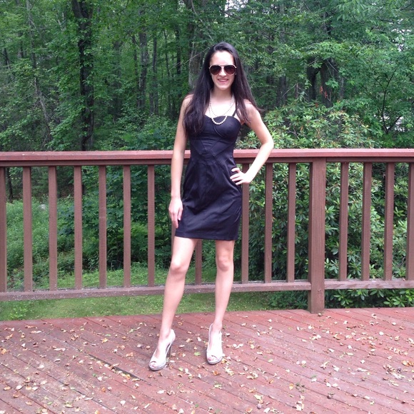 Black cocktail party dress'!