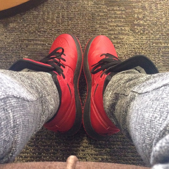 jordan retro ( ALL RED )