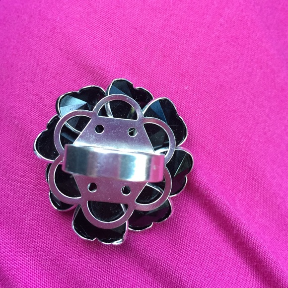 Flower ring - Picture 2 of 3