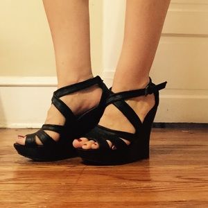 Black sandal wedges - size 7