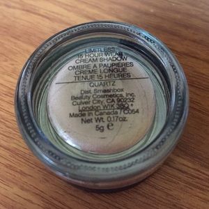 ❤️SOLD❤️Smashbox 15 hour cream shadow in Quartz