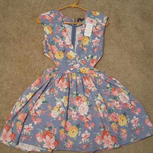 Love Culture!! Side cut out Short Floral Dress