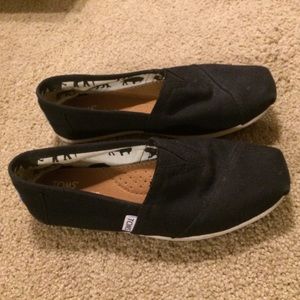 Black TOMS