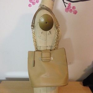 Ivanka Trump cute beige bag