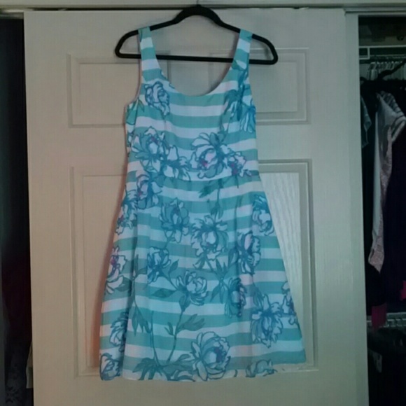 SOLD*NWOT Lilly Pulitzer Dress in Tossing the Line - Picture 2 of 4