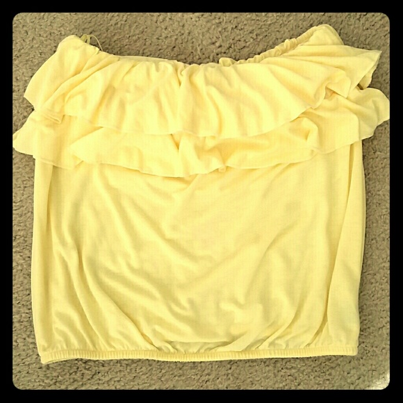 AE strapless 2 ruffle top w/built in bra