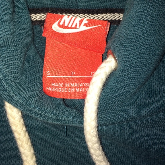 (SOLD) Nike Hoodie - Picture 2 of 4