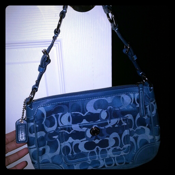 Authentic coach shoulder bag.