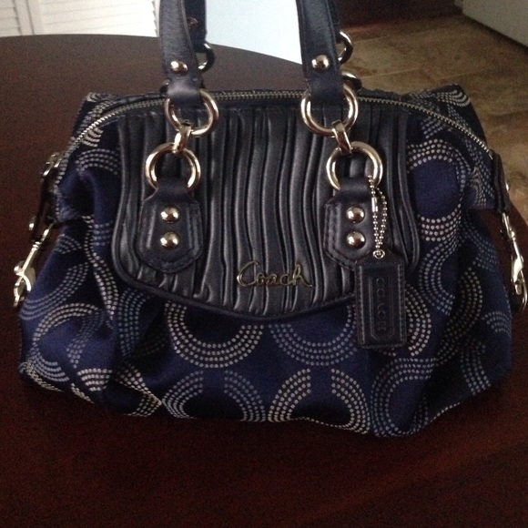 Coach Handbags - Authentic Coach purse like new💞