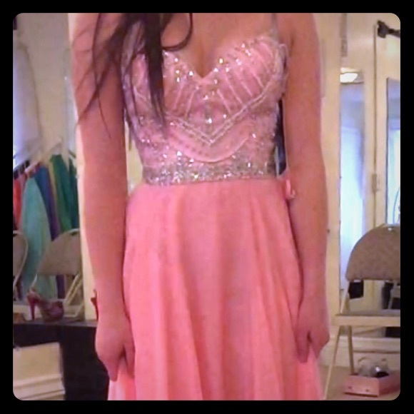 Sweet heart prom dress,heart shaped in the front.