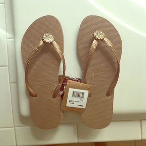 gold havaianas with diamante