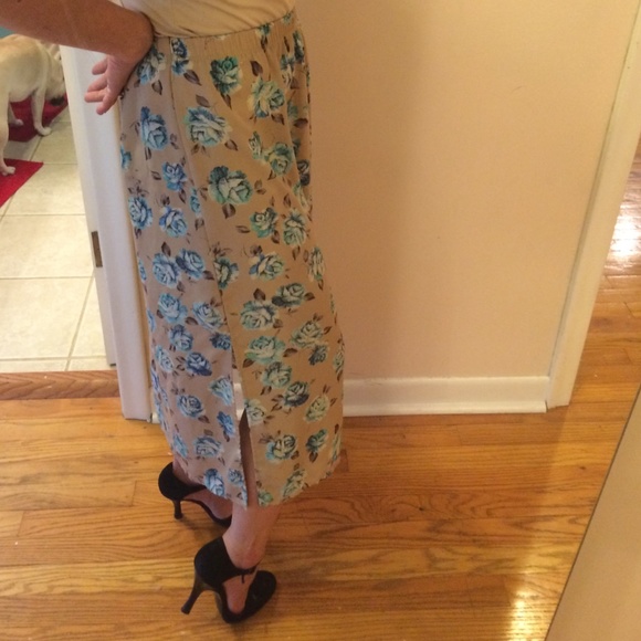 SOPRANO flirted tan skirt. - Picture 3 of 4