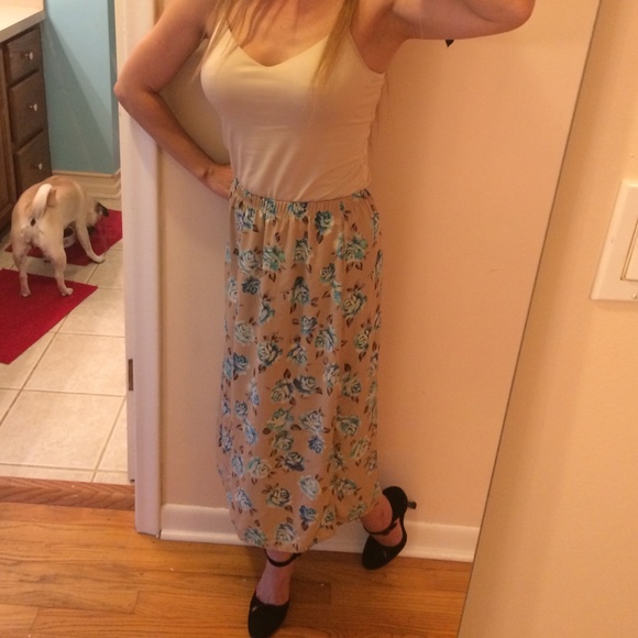 SOPRANO flirted tan skirt. - Picture 4 of 4