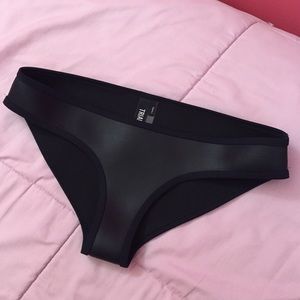 Black Noir Triangl Bottoms