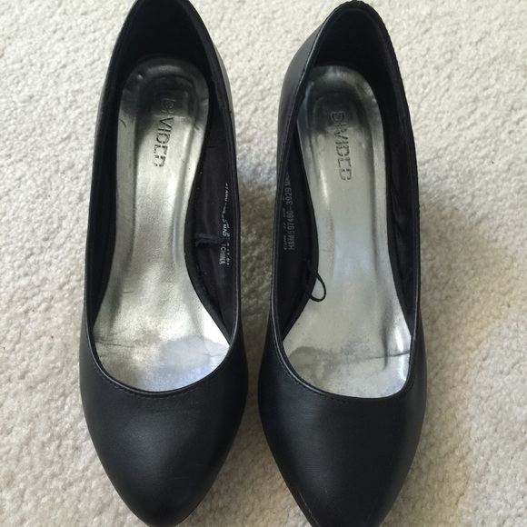 Black low heel shoes