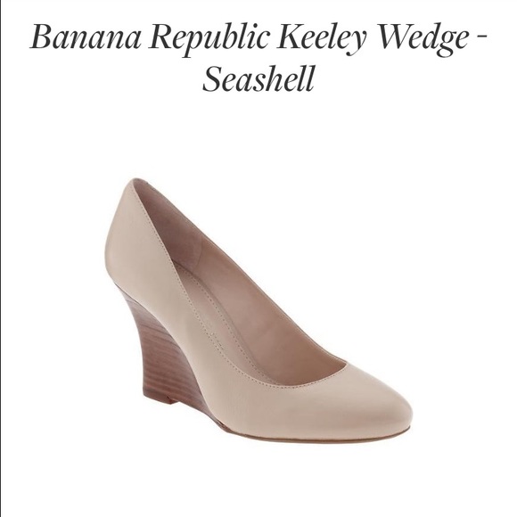 After we find it: Shoes. Wedges. Banana Republic Wedges. Banana Republic Wedges. Items. Filter. Sort By. Follow ing Search Banana Republic Tan and Gold Strappy Wedges. $ $ US Banana Republic.