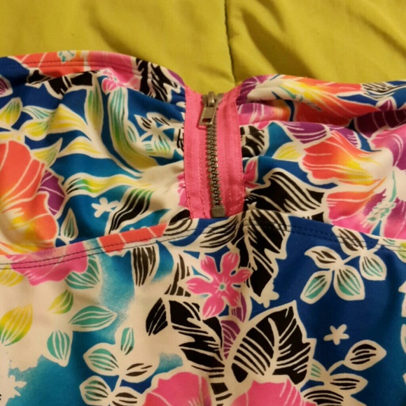 Swim top - Picture 2 of 2