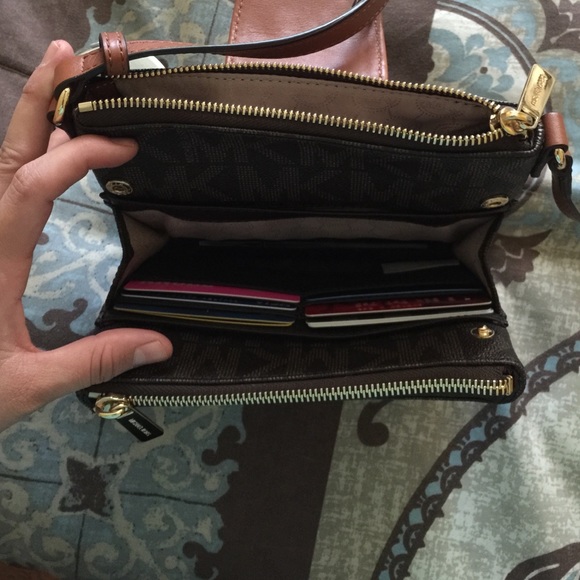 michael kors crossbody - Picture 2 of 3