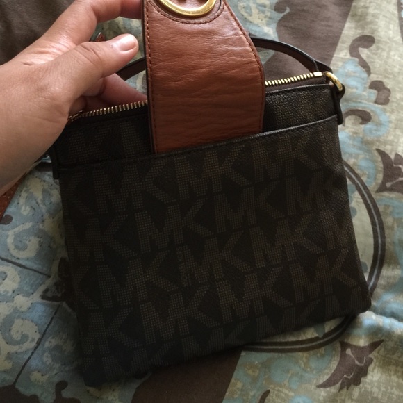 michael kors crossbody - Picture 3 of 3