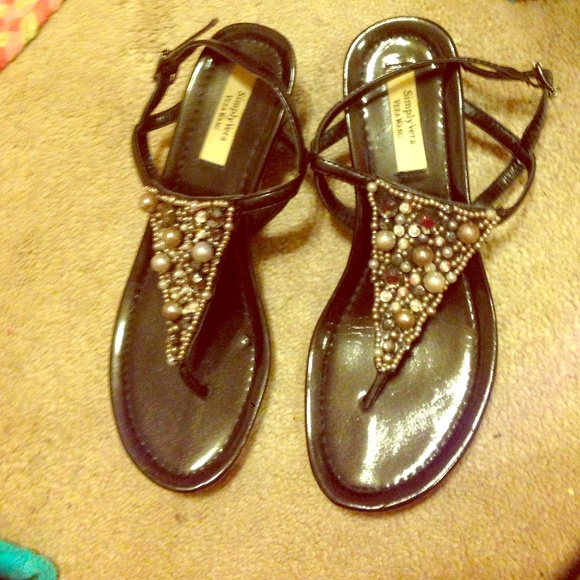 Simply Vera wang heeled sandals