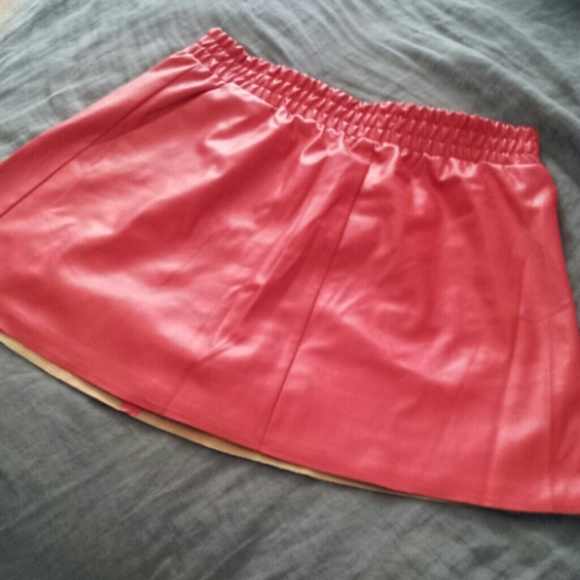 Faux leather skirt in Dark Poppy