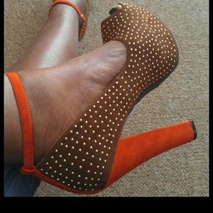 New without tags, Trendy eye catching heels