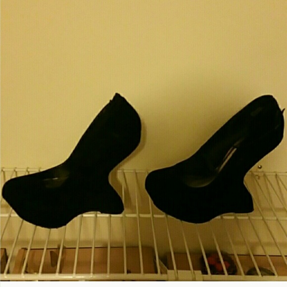 Trendy heeless heels! Eye catching