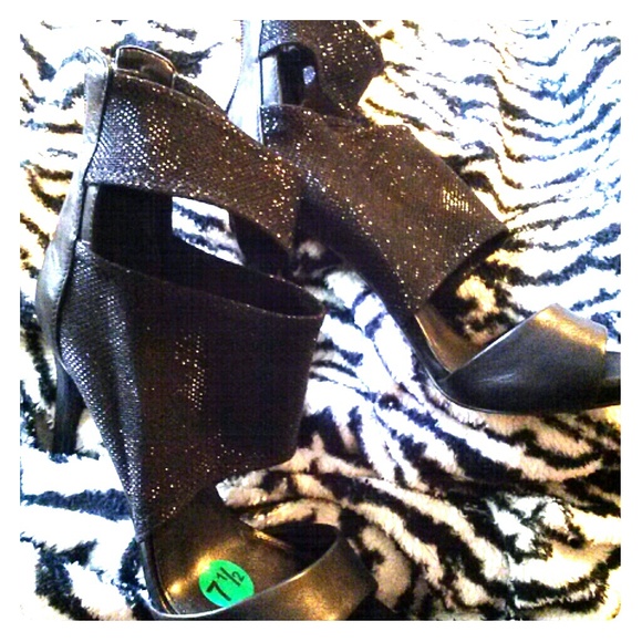 Guess black heels with gold tone zipper.
