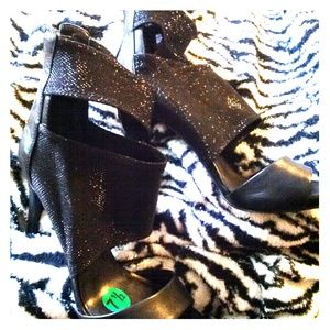 Guess black heels with gold tone zipper.