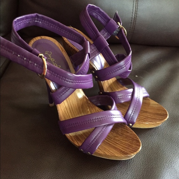 Strapped Heeled Sandals - Picture 2 of 3