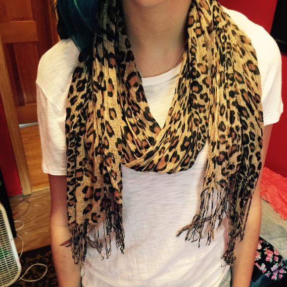 Accessories - Cheetah scarf! 🐯🐯🐯