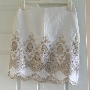 White linen feel skirt with beige shimmer. M 6 / 8