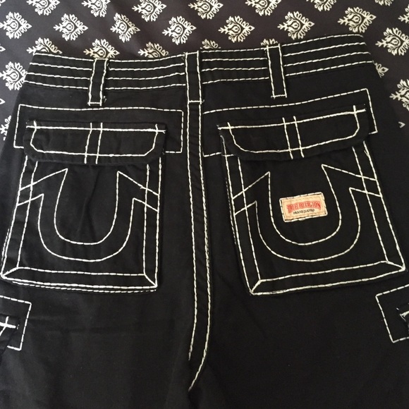 True religion cargo shorts (black)