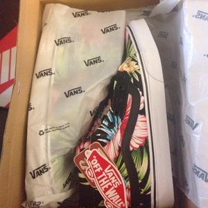 Floral print Vans!😍😍