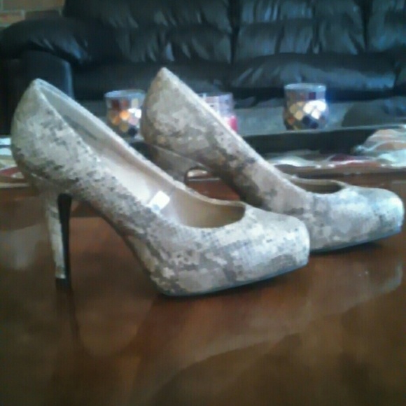 High Heel shoes 3 1/2 "