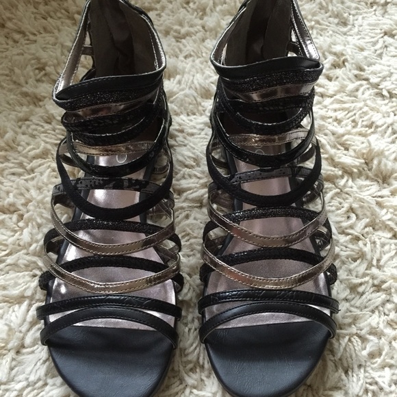 Shoes SOLD OUT !!! - Picture 2 of 4
