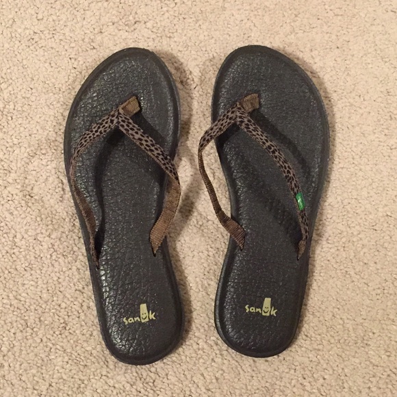 EUC Sanuk Yoga Mat Sandals Size 6