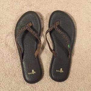EUC Sanuk Yoga Mat Sandals Size 6