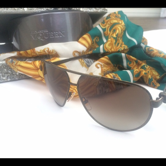 Alexander McQueen Brushed gold metal aviators