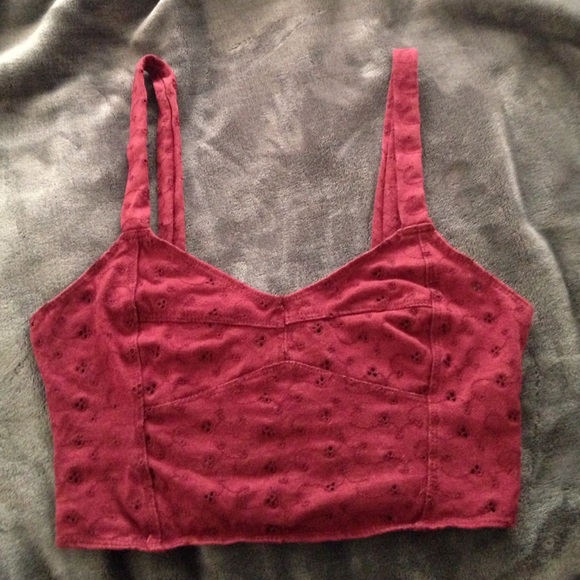 super cute maroon crop tank!