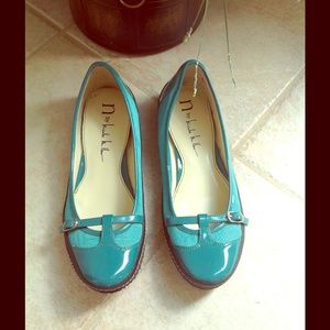 Cute comfy Nicole miller Flats