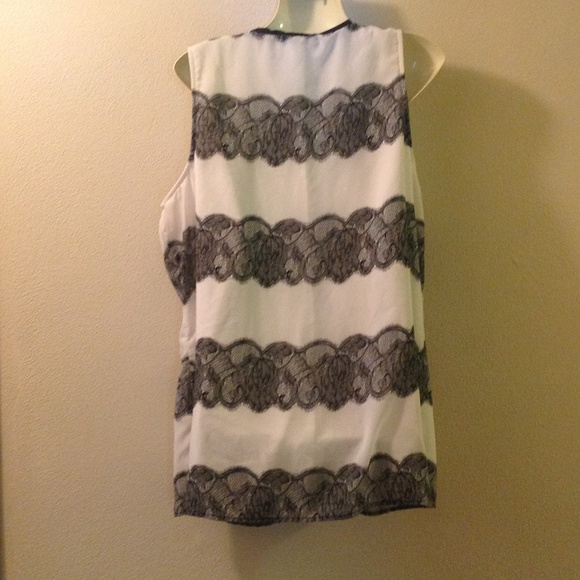 Black and white lacy top - Picture 3 of 3