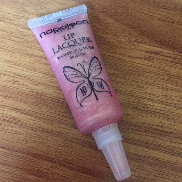 ❤️SOLD❤️Napoleon lip lacquer in shameless nude