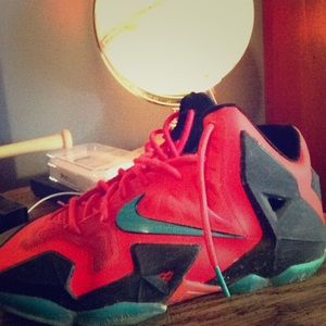 Nike Lebron 11