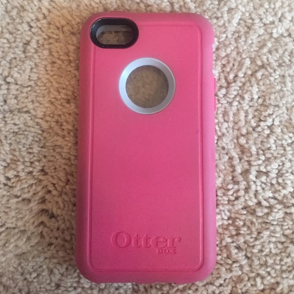 Pink otterbox with screen protector