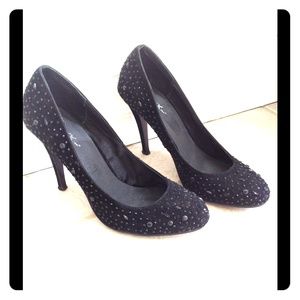 Onyx Jeweled black on black Pumps