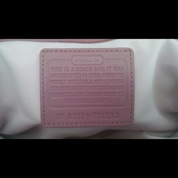 🌟🌸SOLD🌸🌟COACH KISSLOCK SIGNATURE SATCHEL - Picture 2 of 4