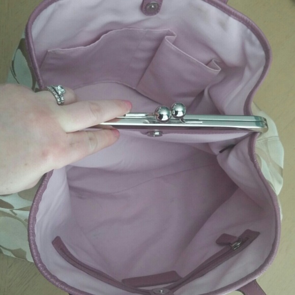 🌟🌸SOLD🌸🌟COACH KISSLOCK SIGNATURE SATCHEL - Picture 3 of 4