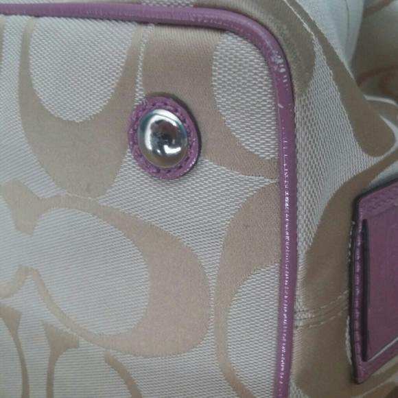 🌟🌸SOLD🌸🌟COACH KISSLOCK SIGNATURE SATCHEL - Picture 4 of 4